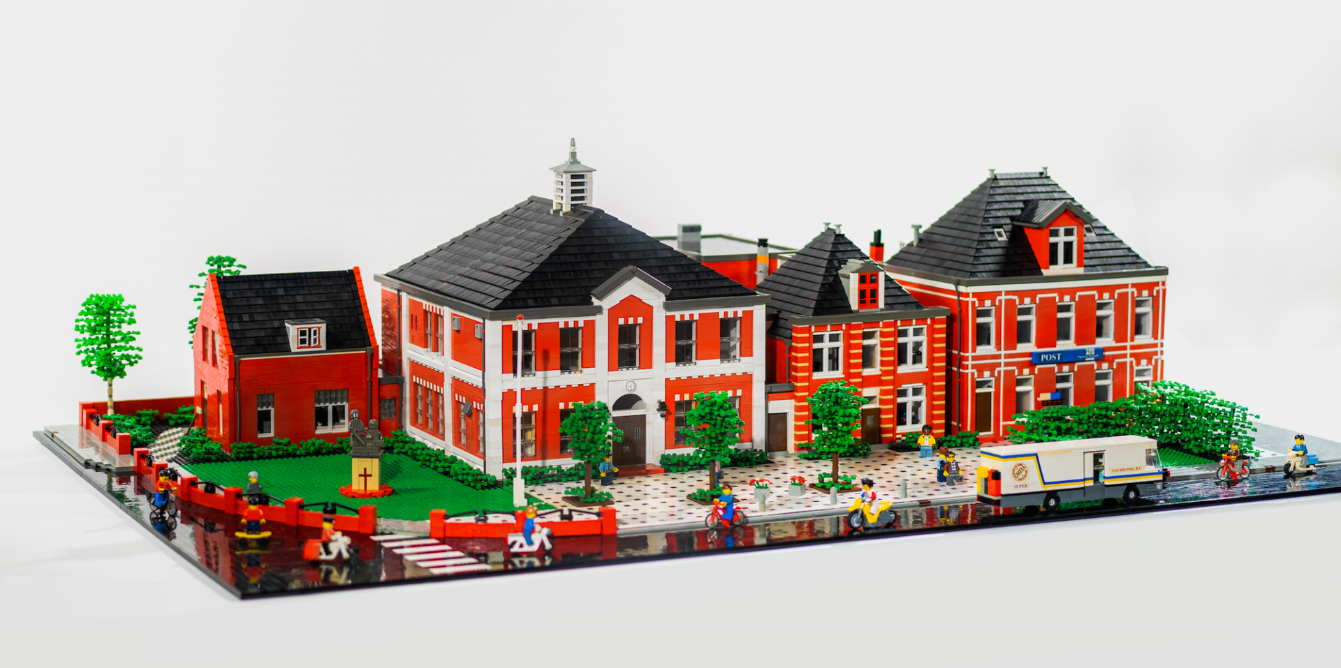 LEGO Lunabricks Gemeentehuis Roelofarendsveen Sjors Klink (2)